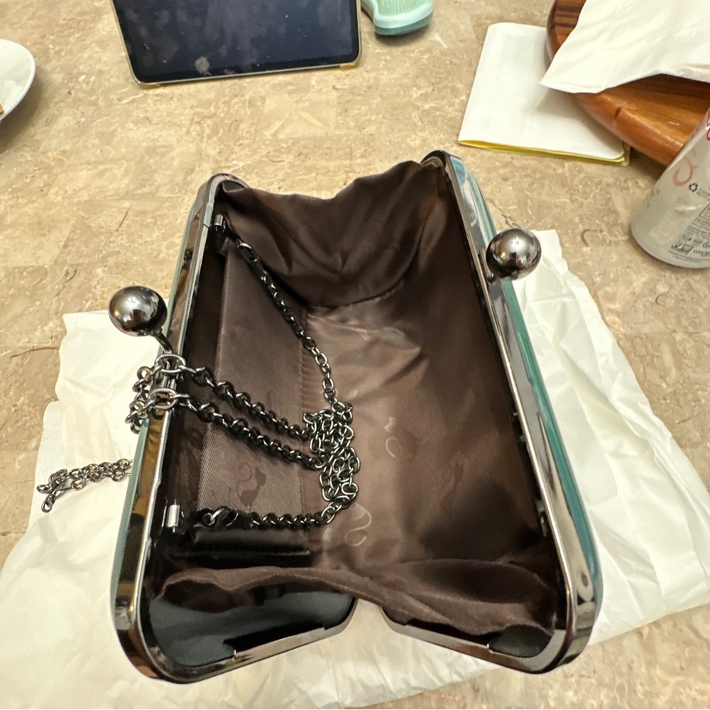 Souvenir starbucks bag with chain color green
